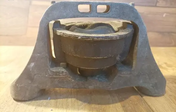 Ford Focus Engine mount bracket
