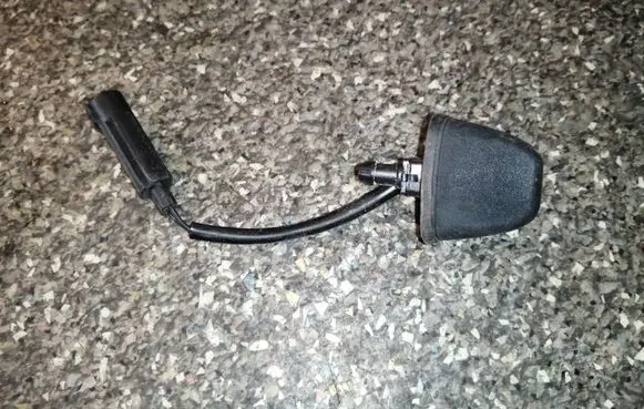 BMW 3 E90 E91 Windshield washer spray nozzle 7131299