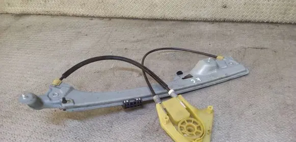 Renault Laguna III Rear window lifting mechanism without motor 827010001R 989696105ARG