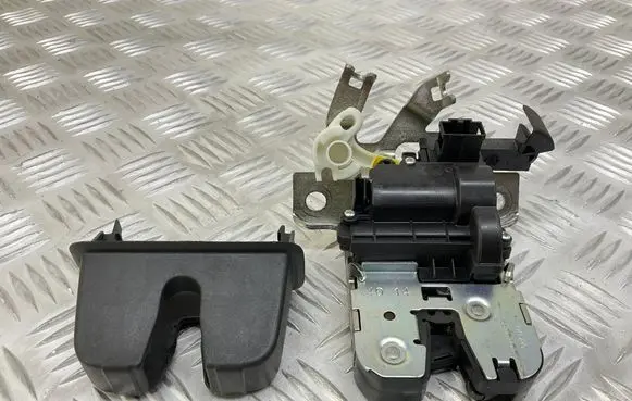 Loading door lock