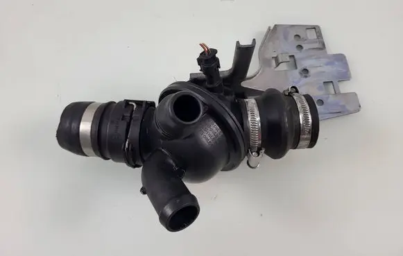 BMW 5 F10 F11 Thermostat/thermostat housing 7580627 11537580627 8671517