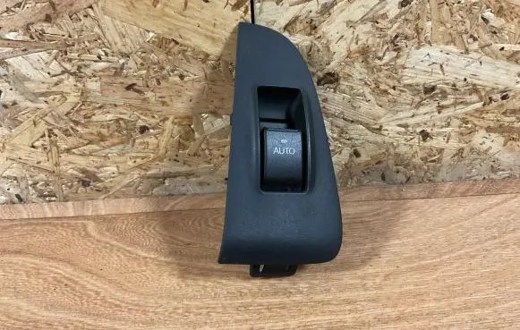 Toyota Avensis T250 Electric window control switch 7427205020