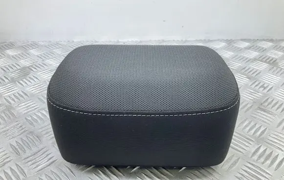 Volkswagen Golf Sportsvan Rear seat headrest 