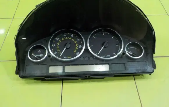 Land Rover Range Rover L322 Speedometer (instrument cluster) UP99