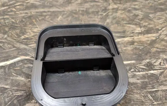 Alfa Romeo Stelvio Quarter panel pressure vent 