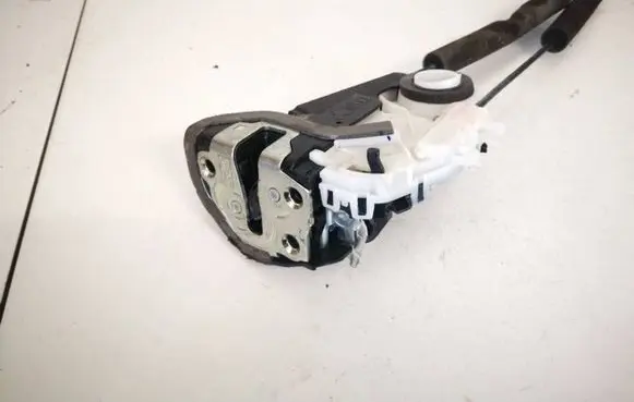 Subaru Outback (BS) Front door lock