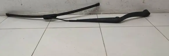Hyundai Tucson TL Front wiper blade arm G8880