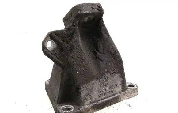 Volkswagen PASSAT B5.5 Engine mounting bracket 4B0199308