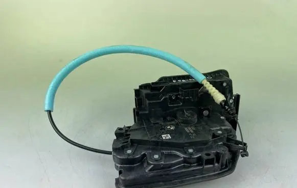 Mini One - Cooper F56 F55 Front door lock 7281936