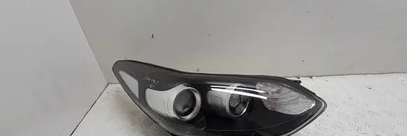 KIA Sportage Headlight/headlamp 92102F1110