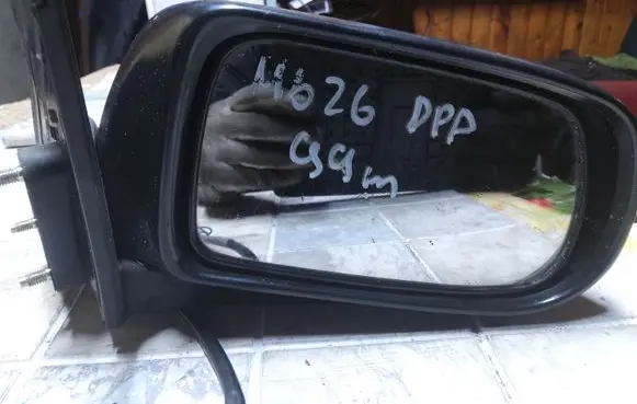 Mazda 626 Front door electric wing mirror E13010142