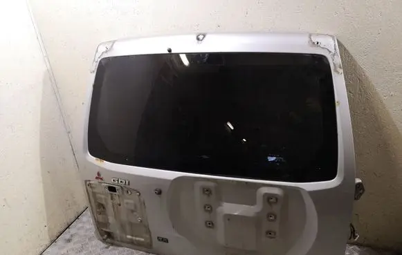 Mitsubishi Pajero Tailgate/trunk/boot lid