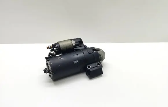 BMW 5 E60 E61 Starter motor 0986022020