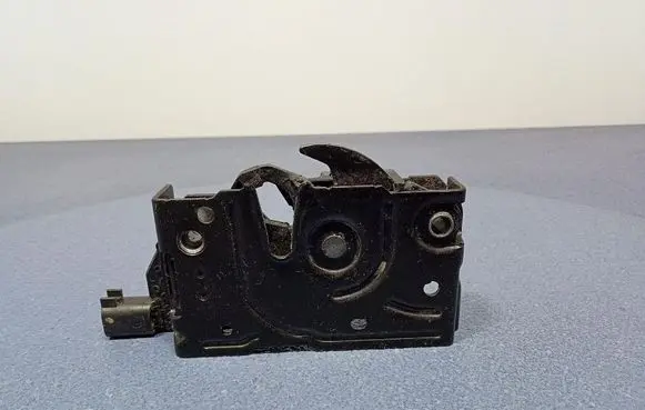 Ford Mustang I Engine bonnet/hood lock/catch LJ8A16700AD