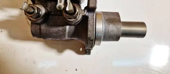Chrysler 300 - 300C Master brake cylinder