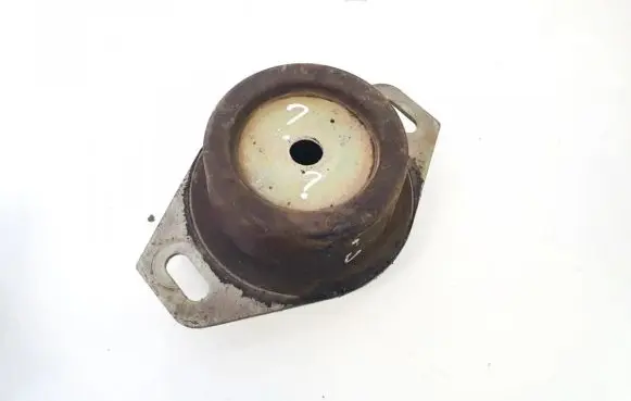 Citroen Berlingo Engine mount bracket