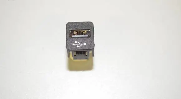 BMW 3 G20 G21 USB socket connector 9229294 84109229294