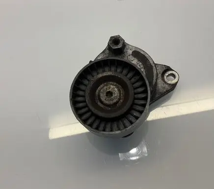 Mercedes-Benz CLS C219 Generator/alternator belt tensioner A2722000270 2722000270