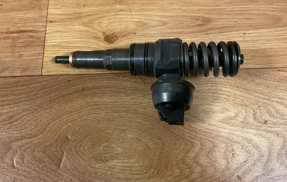 Volkswagen Caddy Fuel injector 038130073BN