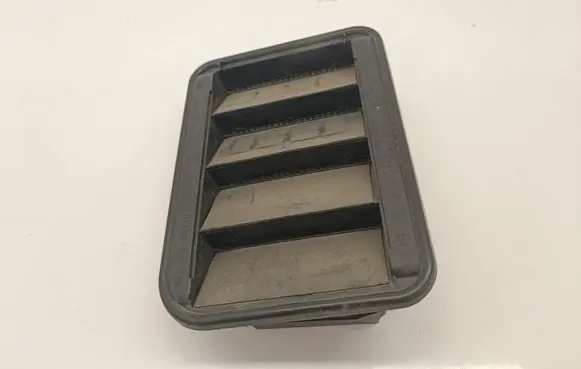 BMW 2 F46 Quarter panel pressure vent 9201647