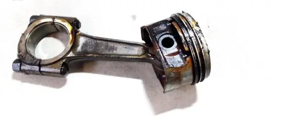 Citroen Xsara Piston with connecting rod