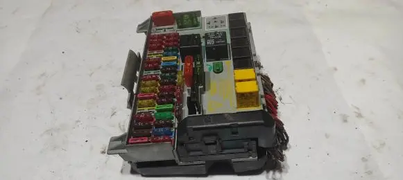 Opel Zafira A Fuse box set 90589965 200076