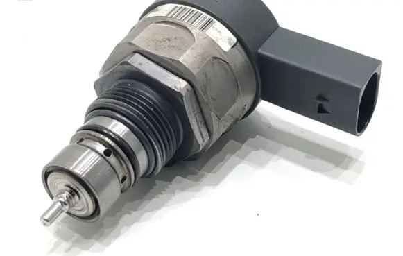BMW 5 G30 G31 G38 Fuel pressure regulator 0281006886