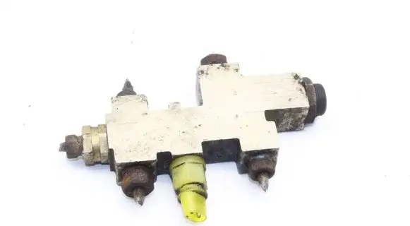 Jeep Wrangler Engine mount vacuum valve 