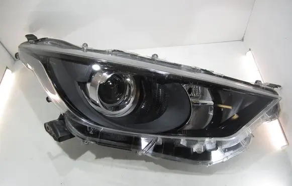 Toyota Yaris XP210 Headlight/headlamp 0058088