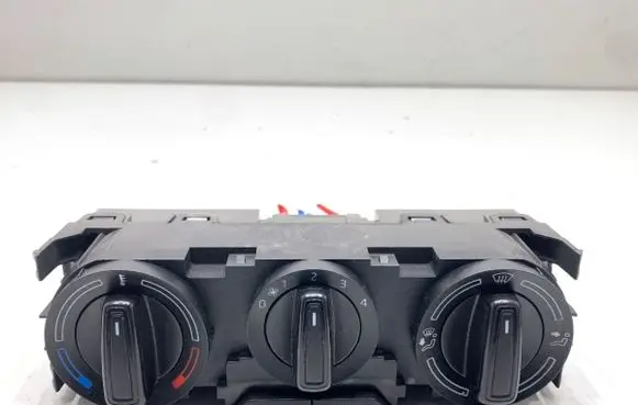 Skoda Fabia Mk3 (NJ) Interior fan control switch 