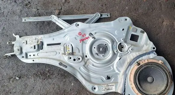 KIA Sportage Front window lifting mechanism without motor 824703U110