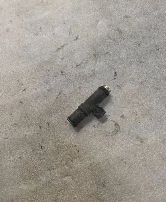 Engine coolant pipe/hose