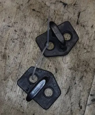 Volvo S60 Front door lock loop/hook striker 30661367