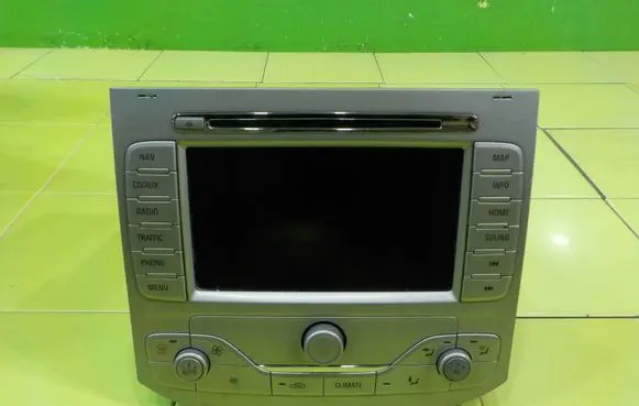 Ford Kuga I Radio/CD/DVD/GPS head unit 9M5T18K931CC