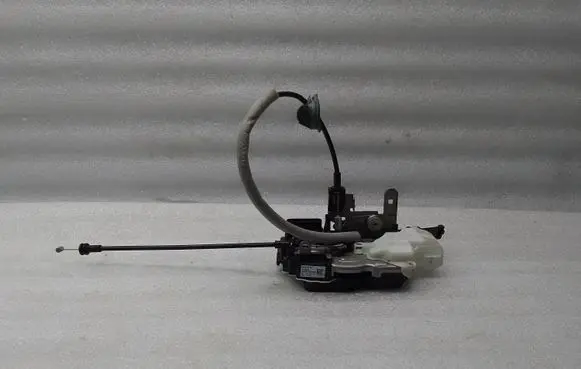 Volvo V40 Front door lock 31440392 933380109