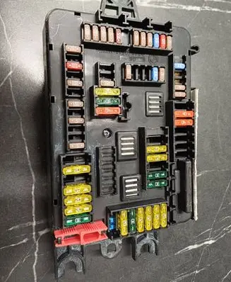 BMW 5 E60 E61 Fuse module 106887
