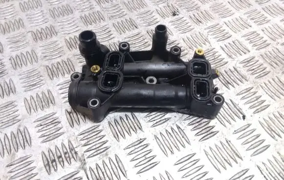 BMW 3 F30 F35 F31 Oil filter mounting bracket 70379335