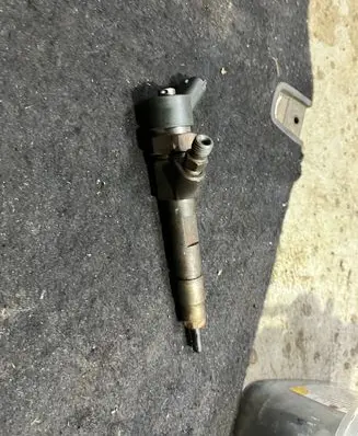 Renault Megane II Fuel injector 0445110021