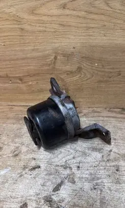 Volvo V70 Engine mount bracket 30671245