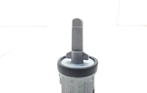 Volkswagen PASSAT B6 Oil temperature sensor 1K0907543A 150805