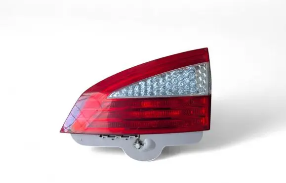 Tailgate rear/tail lights