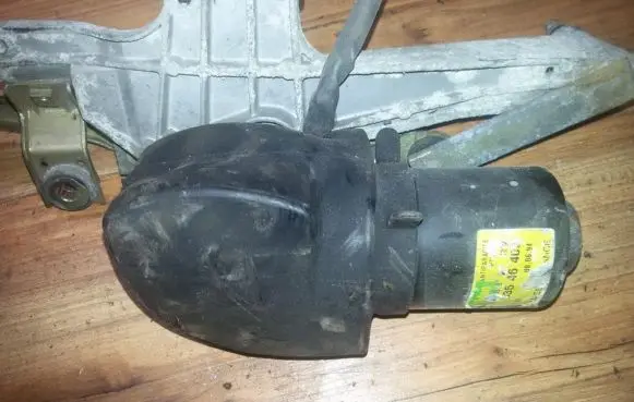Renault Laguna I Wiper motor 53546404