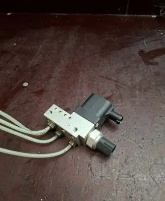 Mercedes-Benz E W211 Air suspension valve block