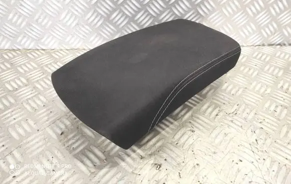 Nissan Qashqai Armrest 4EA1B
