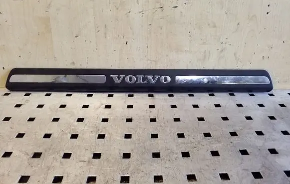 Volvo XC70 Front sill trim cover 8659960