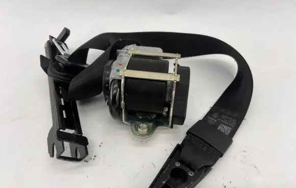 Skoda Superb B6 (3T) Front seatbelt 3T2857702 1000072 609846800