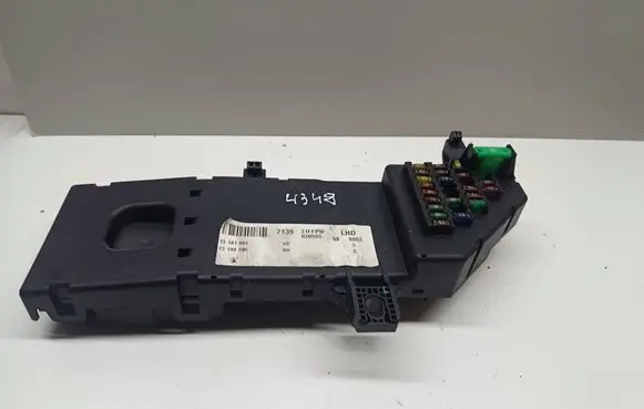 Opel Vectra C Fuse module 13181984 460023260 13199490