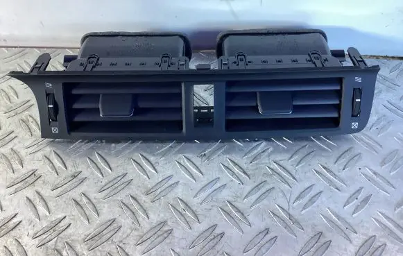 Lexus CT 200H Dash center air vent grill 5567076010 5566176050 5568876010