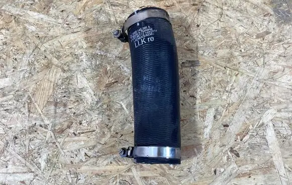 Porsche Macan (95B) Intercooler hose/pipe 95b145368a