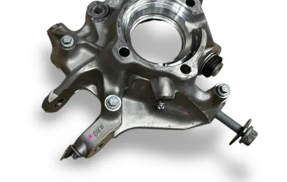 BMW X4 G02 Rear wheel hub spindle/knuckle 6879750 33306879750 6879752